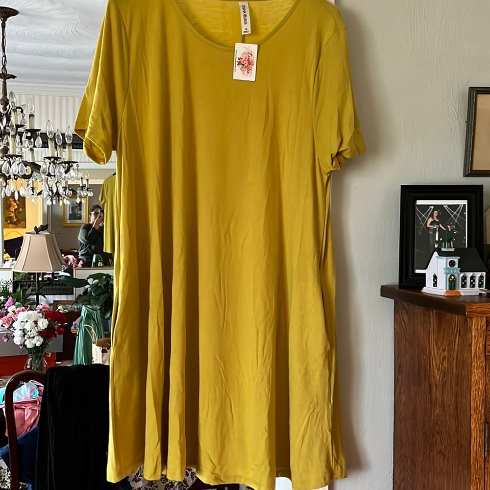 A-line chartreuse tunic with pockets 1X